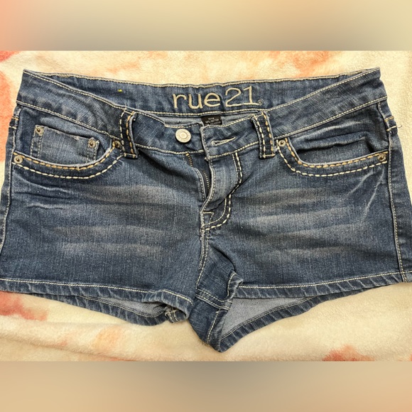 Rue 21 blue Jean short shorts size 11/12 - Picture 1 of 2